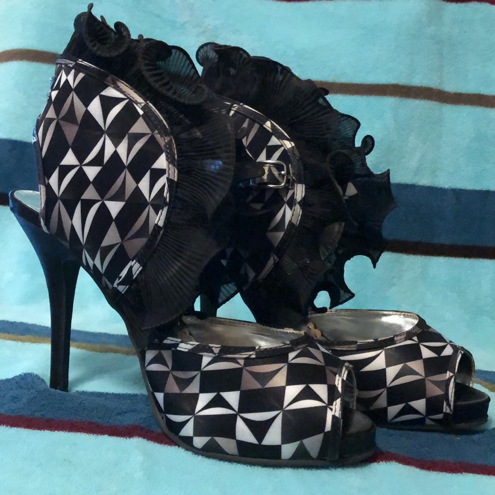 Wild Rose Black/White 3 1/2 high heels